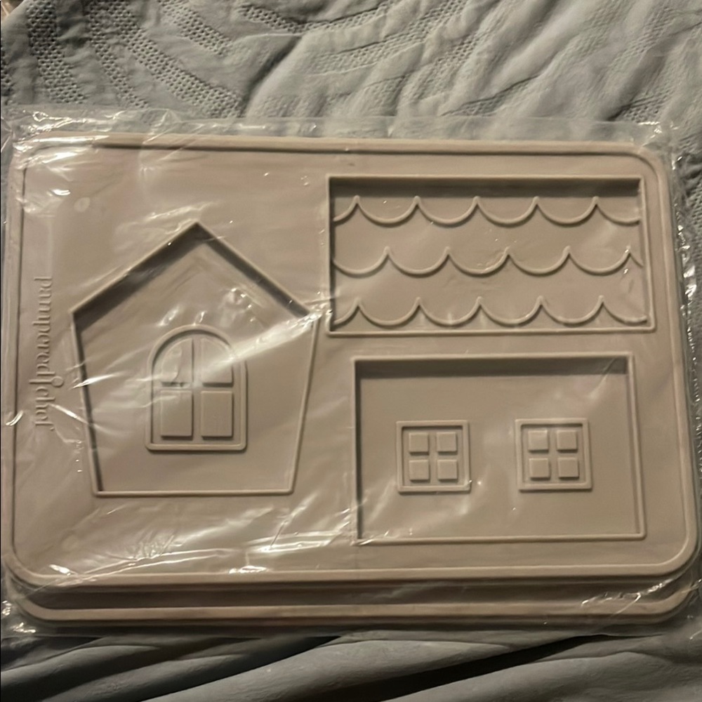 Pampered Chef  Cookie House Silicone Mold #100136